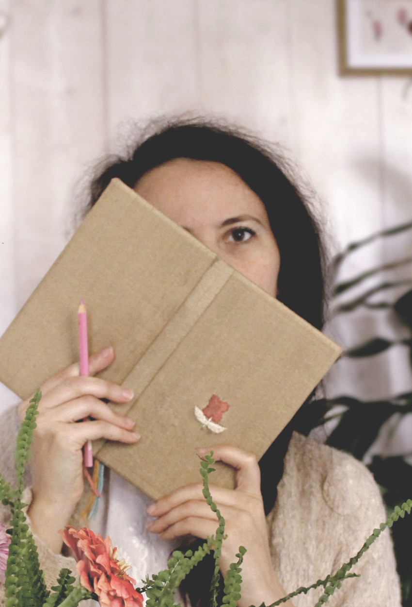 Le portrait d'Aline l'artisane-créatrice de Papier-Présage.